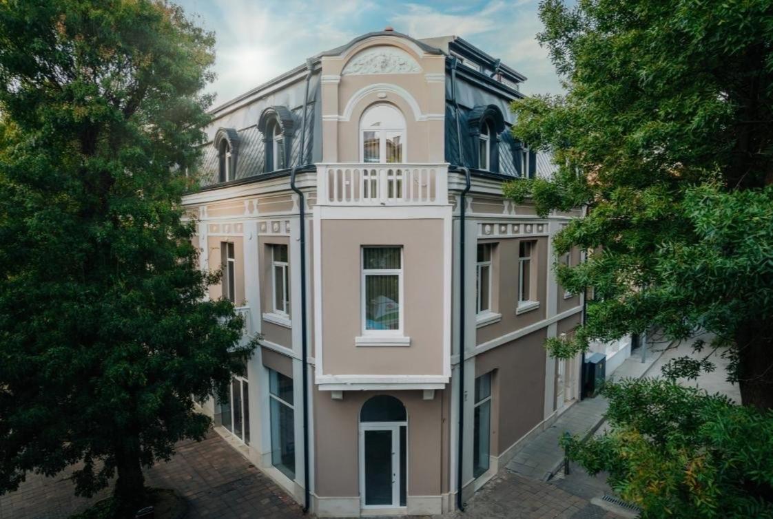 Хотел Vip Apart House Плевна Экстерьер фото